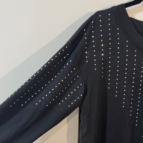Notations Women’s Black V-Neck Studded Pullover Sweater Top Size M - Picture 6 of 9